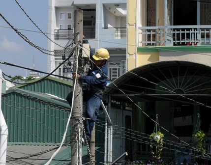 TP Hồ Chí Minh Đảm bảo an toàn điện trong mùa mưa