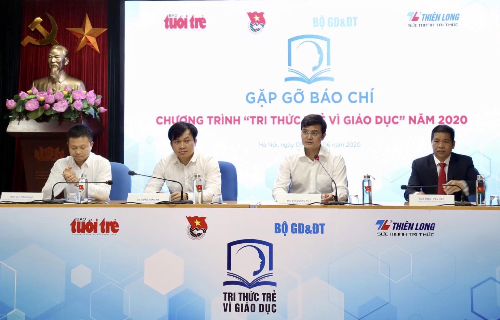 Tiếp tục tìm kiếm các công trình, sáng kiến góp phần đổi mới giáo dục và đào tạo