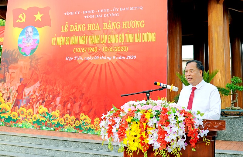 Dâng hương kỷ niệm 80 năm ngày thành lập Đảng bộ tỉnh Hải Dương