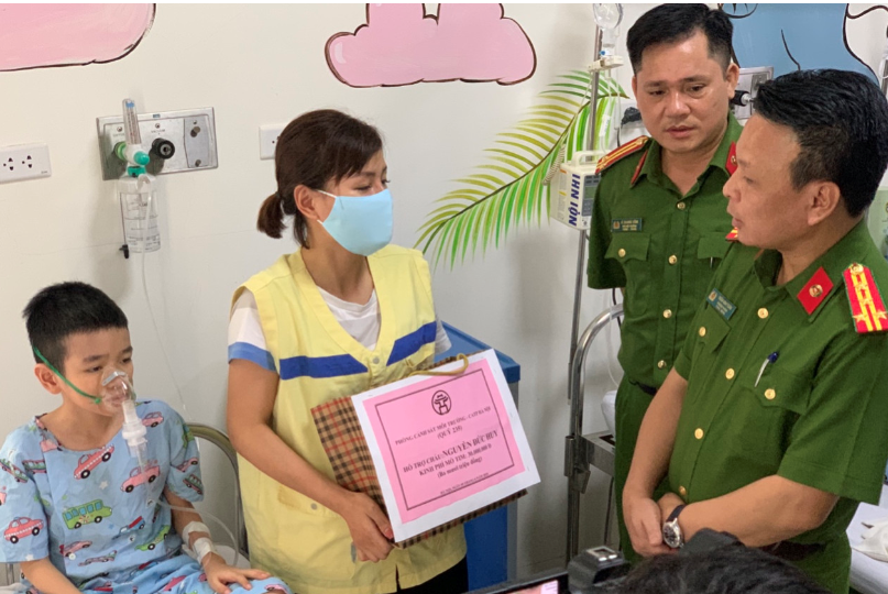 Phòng Cảnh sát môi trường Công an TP Hà Nội “trao cơ hội sống cho trẻ em bệnh tim”