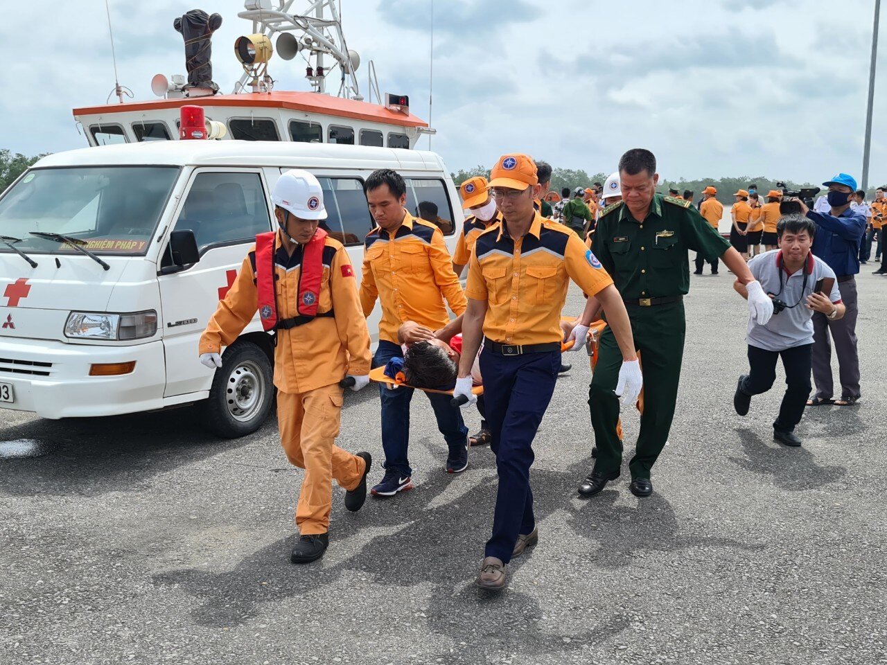 Huy động lực lượng tìm kiếm các ngư dân của tàu cá mất tích