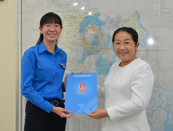 Trao quyết định công nhận Bí thư Thành đoàn TP Hồ Chí Minh