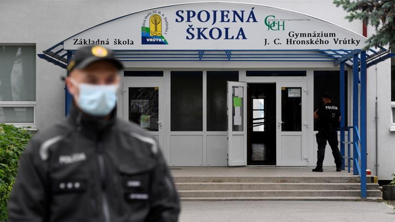 Tấn công bằng dao tại trường học ở Slovakia