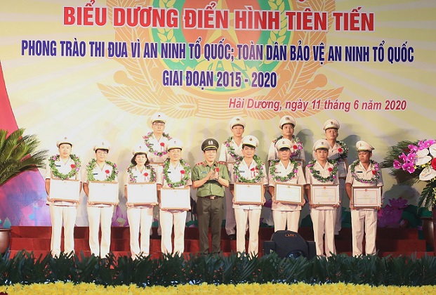 Tôn vinh các điển hình tiên tiến trong phong trào thi đua giai đoạn 2015-2020