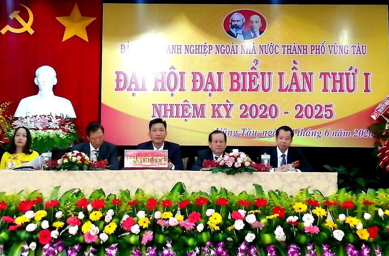 Xây dựng đội ngũ cán bộ, đảng viên gương mẫu, giỏi kinh doanh