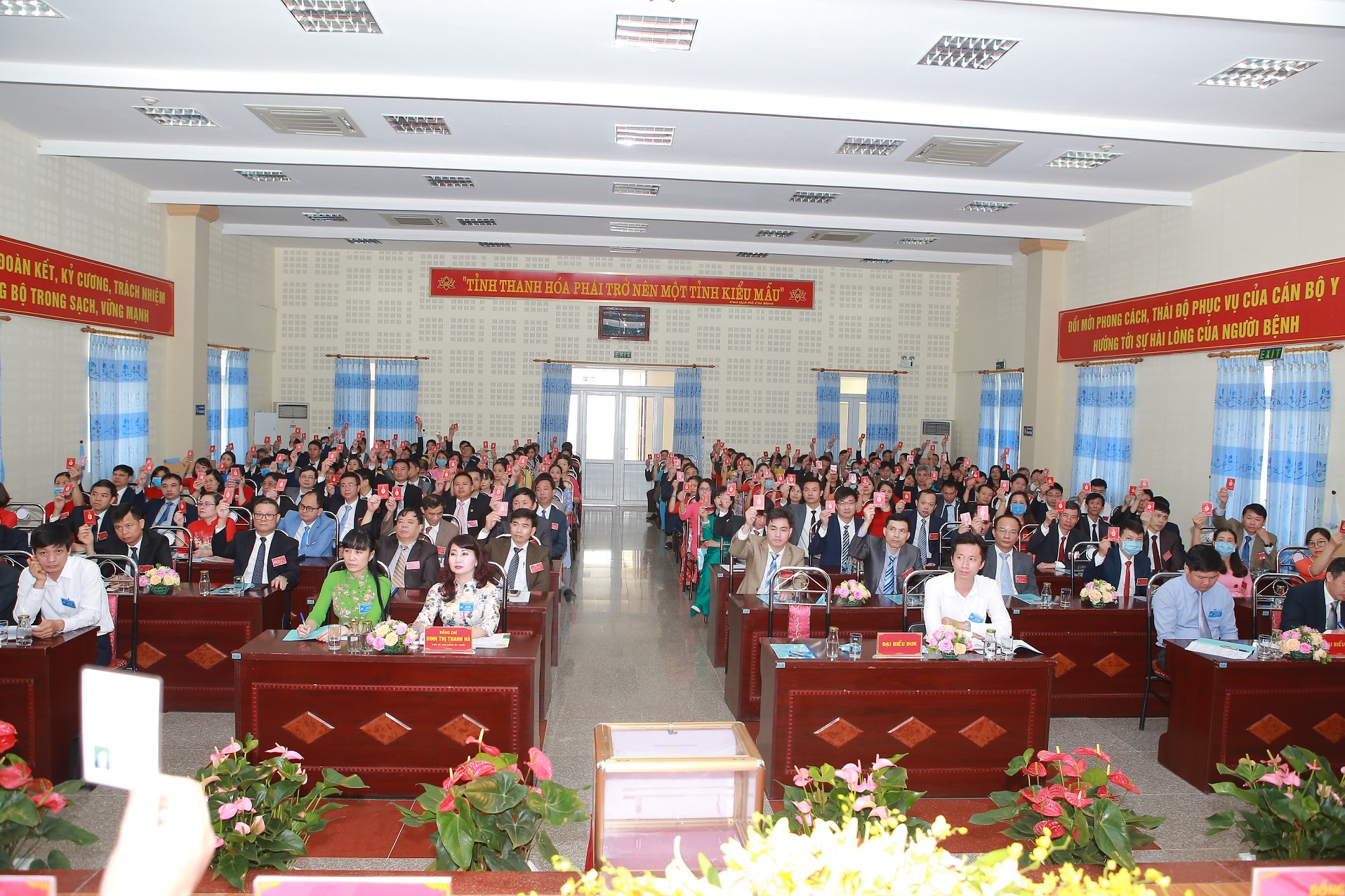Trọng tâm là chăm sóc sức khỏe nhân dân