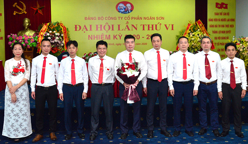 Lãnh đạo hoàn thành tốt nhiệm vụ chính trị, bảo đảm việc làm và thu nhập cho người lao động