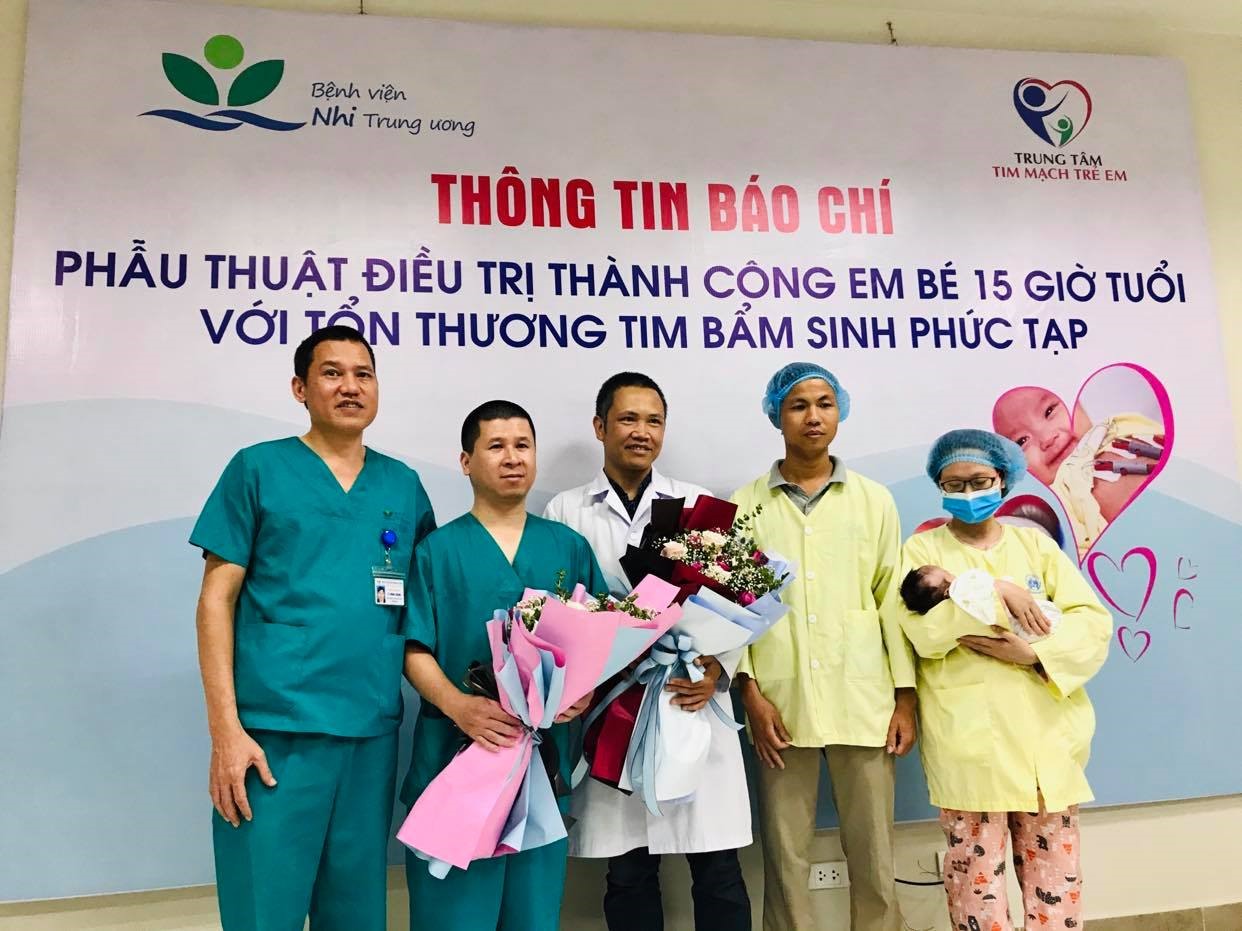 Cứu thành công bệnh nhi có trái tim nhỏ bằng quả tim gà