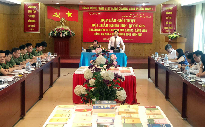 Trách nhiệm nêu gương của cán bộ, đảng viên công an nhân dân trong tình hình mới