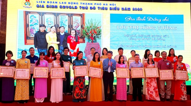 Hà Nội biểu dương 100 gia đình công nhân, viên chức, lao động tiêu biểu