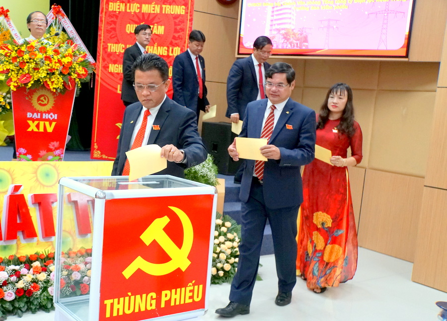 Tổng công ty Điện lực miền Trung vượt khó để phát triển