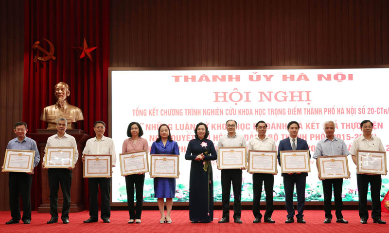 Cung cấp luận cứ khoa học, xây dựng kế hoạch phát triển kinh tế - xã hội Thủ đô