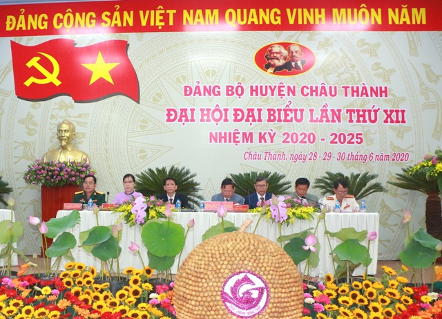 Đưa Nghị quyết Đại hội vào cuộc sống bằng tinh thần tiến công mạnh mẽ