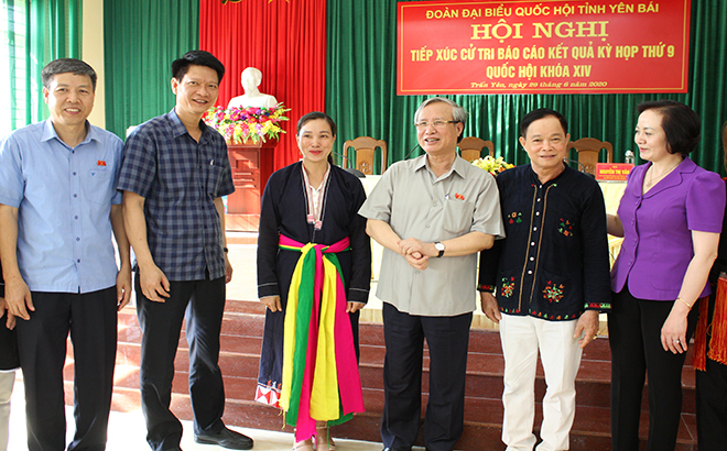 Thường trực Ban Bí thư Trần Quốc Vượng tiếp xúc cử tri huyện Trấn Yên, tỉnh Yên Bái