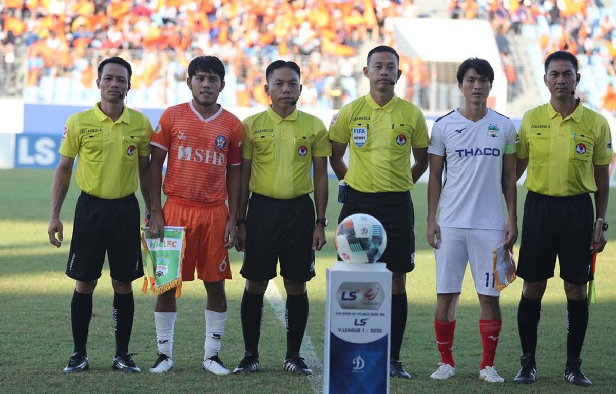 Trọng tài V-League sai sót VFF vào cuộc