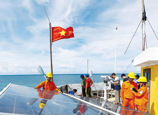 EVN đón nhận bằng khen của Bộ Tư lệnh Hải quân vì thành tích xuất sắc trong công tác phối hợp tuyên truyền biển, đảo
