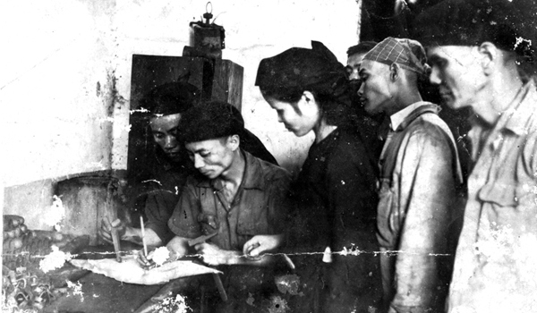 Bảo vệ nguồn sáng cho Thủ đô trong thời kỳ tiếp quản