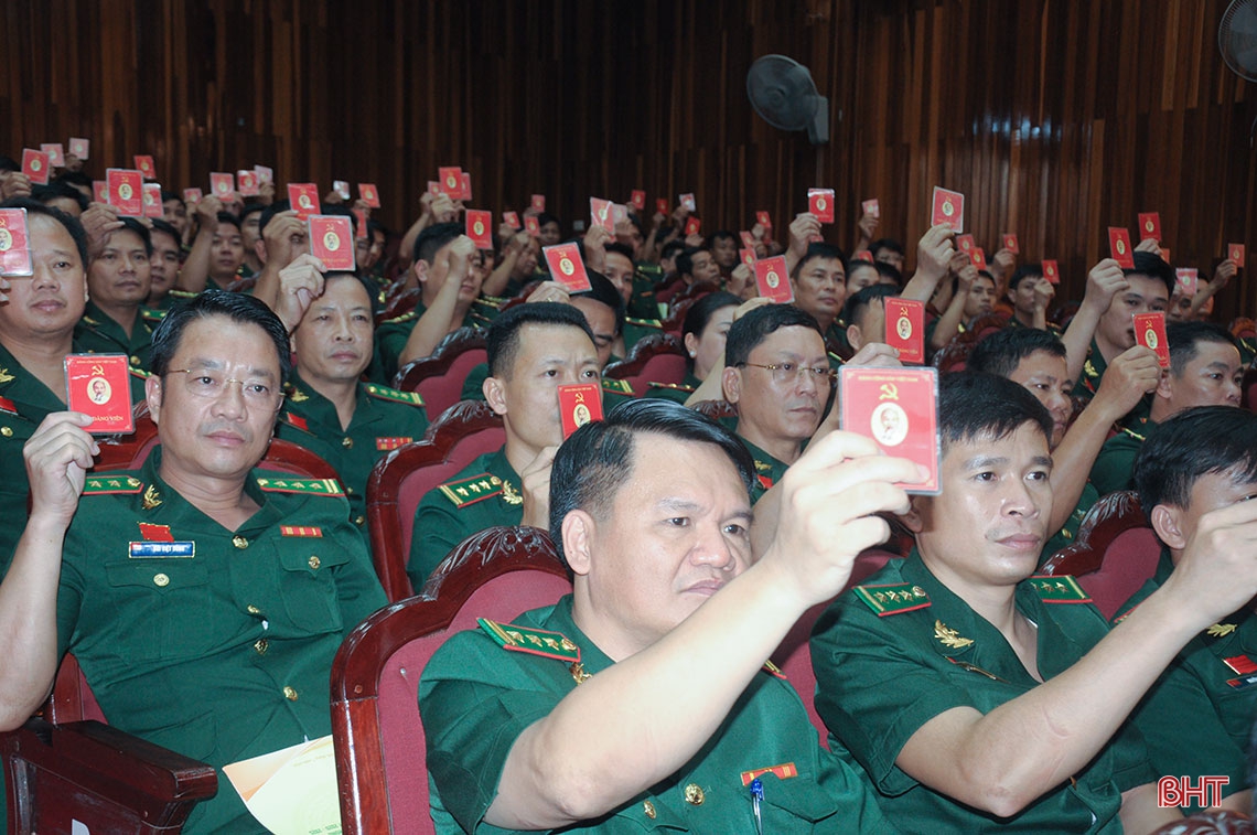 Gắn bó mật thiết với nhân dân trong thực hiện nhiệm vụ