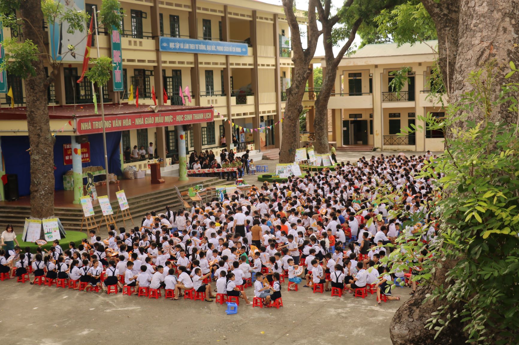 Trao giải thưởng cho học sinh dự Ngày hội Sáng tạo bảo vệ gấu