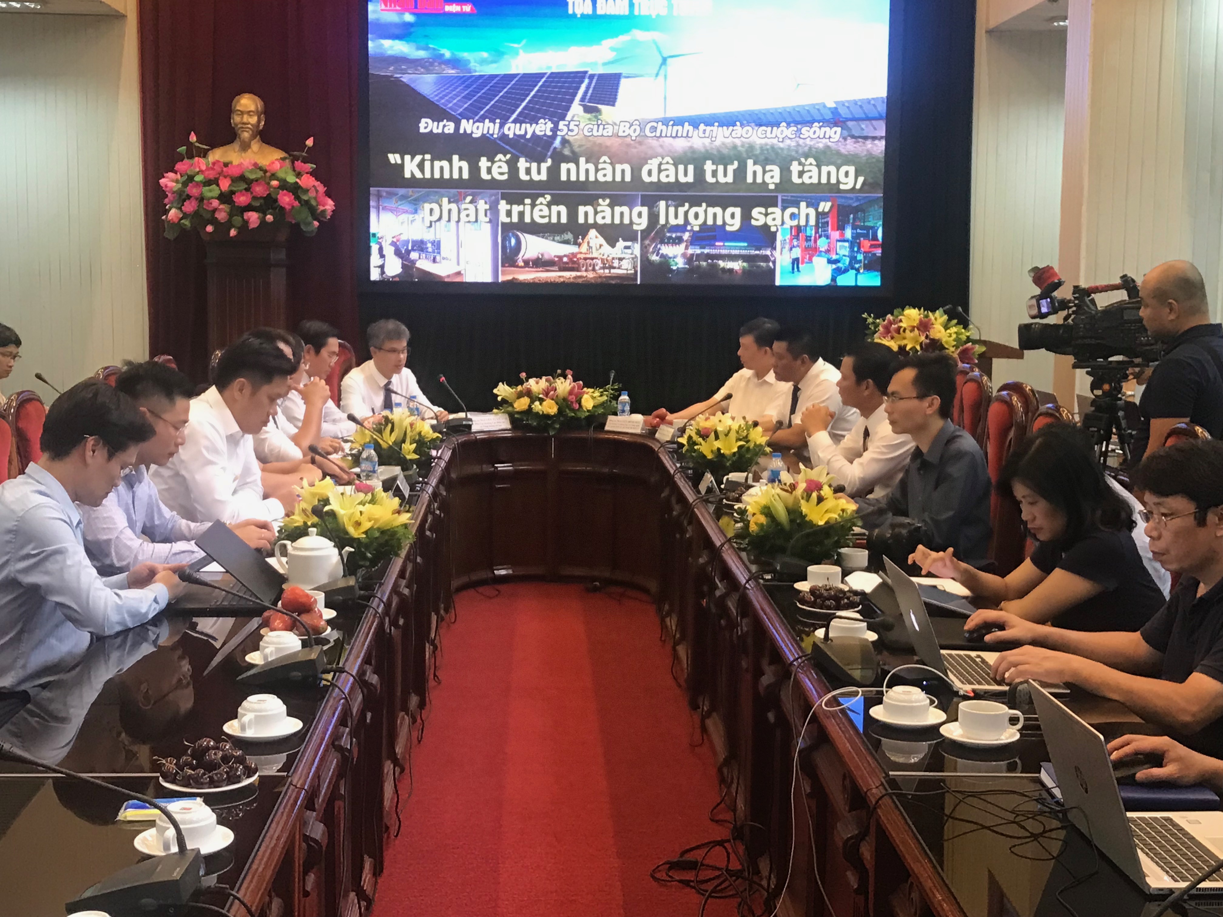 Thu hút kinh tế tư nhân đầu tư hạ tầng, phát triển năng lượng sạch