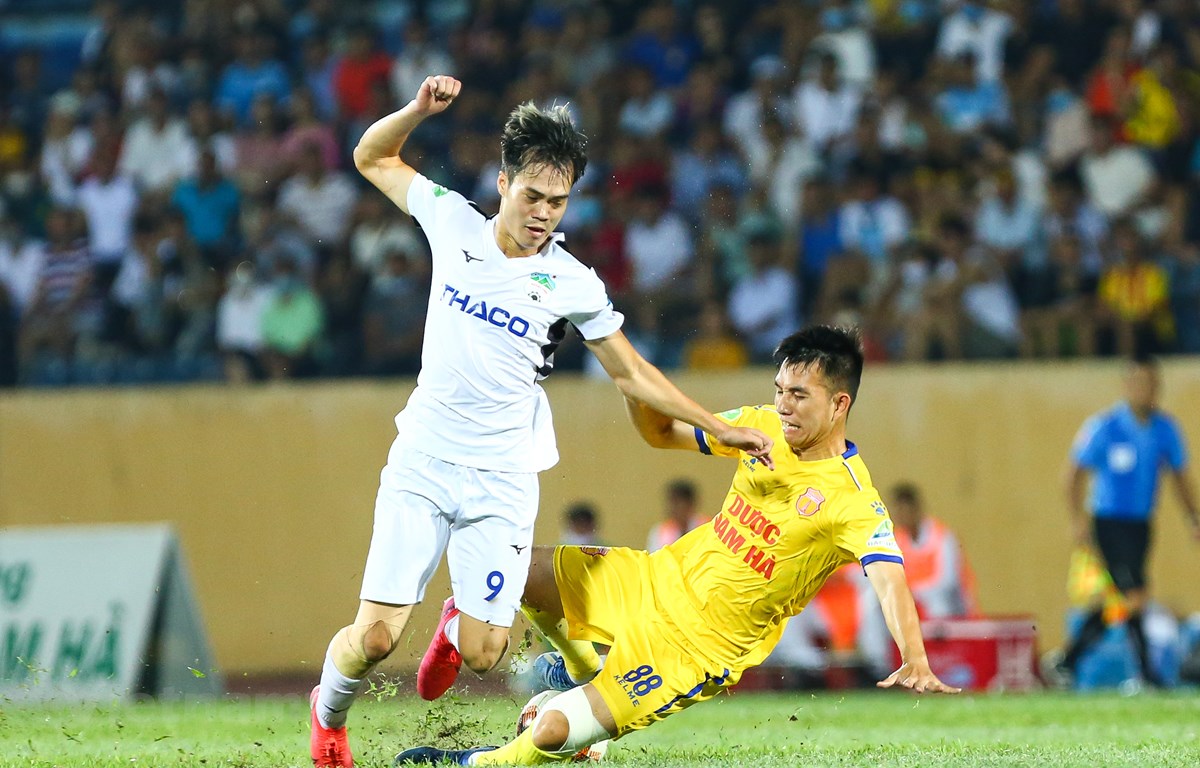 Trước vòng 10 V-League Người tự tin vô địch, kẻ lo rớt hạng sớm