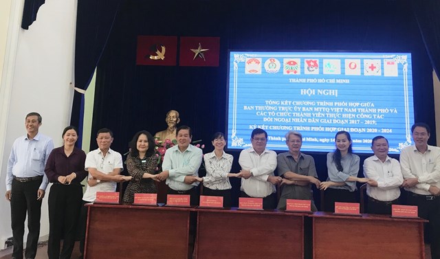 Mặt trận phát huy tốt quan hệ với các cơ quan ngoại giao