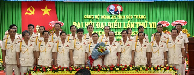 Tiếp tục xây dựng lực lượng chính quy, tinh nhuệ và từng bước hiện đại