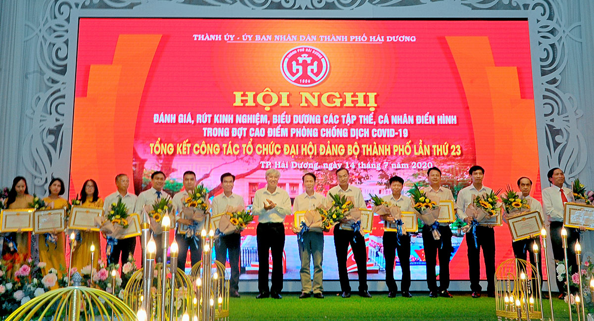TP Hải Dương Khen thưởng điển hình trong công tác tổ chức đại hội Đảng