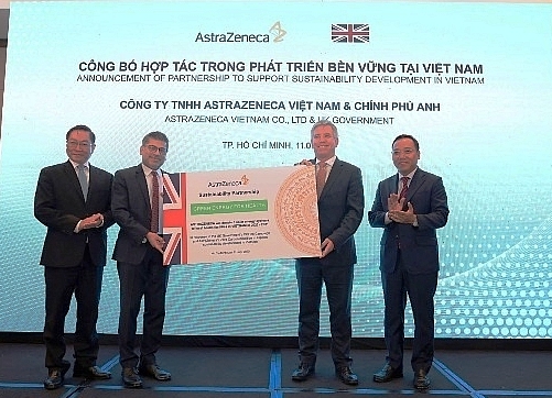 Anh tài trợ 5 hệ thống điện mặt trời cho các trung tâm y tế Việt Nam
