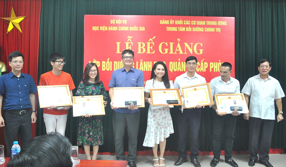 Bồi dưỡng lãnh đạo, quản lý cho cán bộ cấp phòng