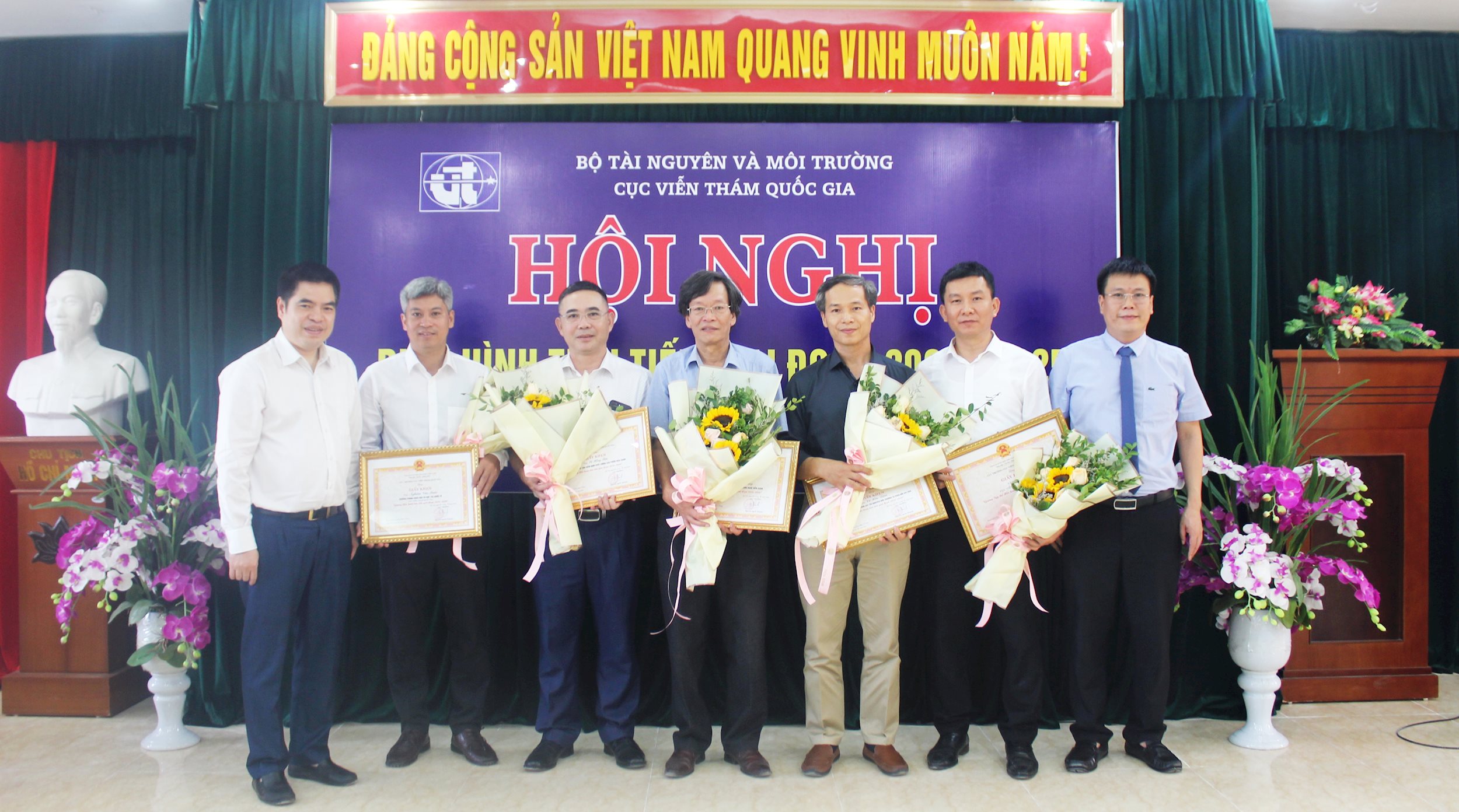 Đẩy mạnh phong trào thi đua yêu nước, nhân rộng các điển hình tiên tiến