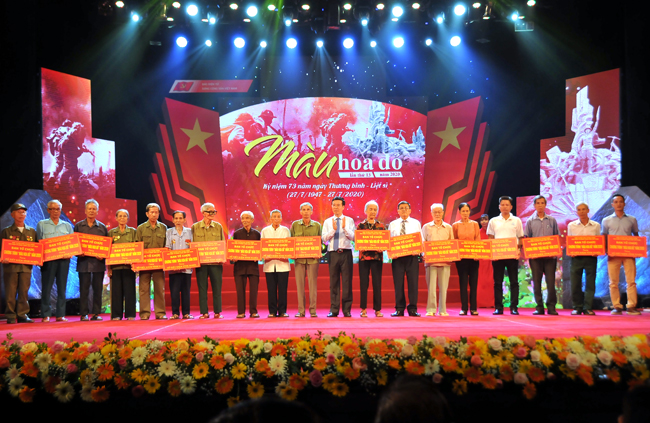 Sâu lắng “Màu hoa đỏ” năm 2020
