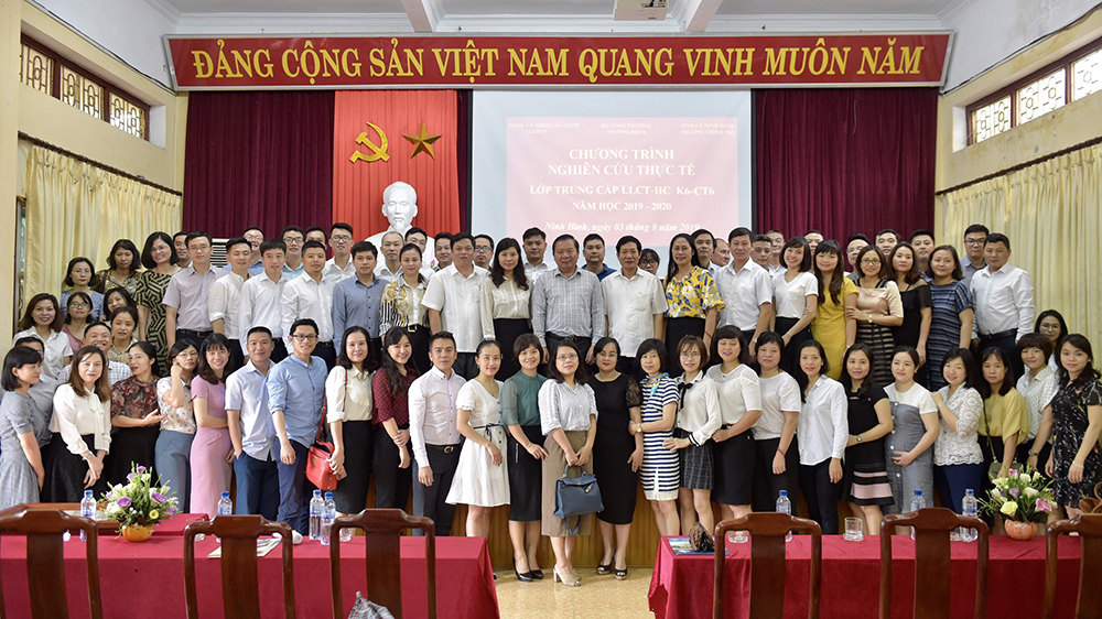 Trang bị kiến thức lý luận chính trị – hành chính cho cán bộ Khối cơ quan Trung ương