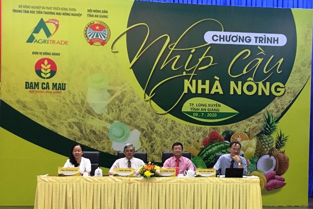 Chuỗi chương trình“Nhịp cầu nhà nông”khu vực phía Nam kết thúc tốt đẹp