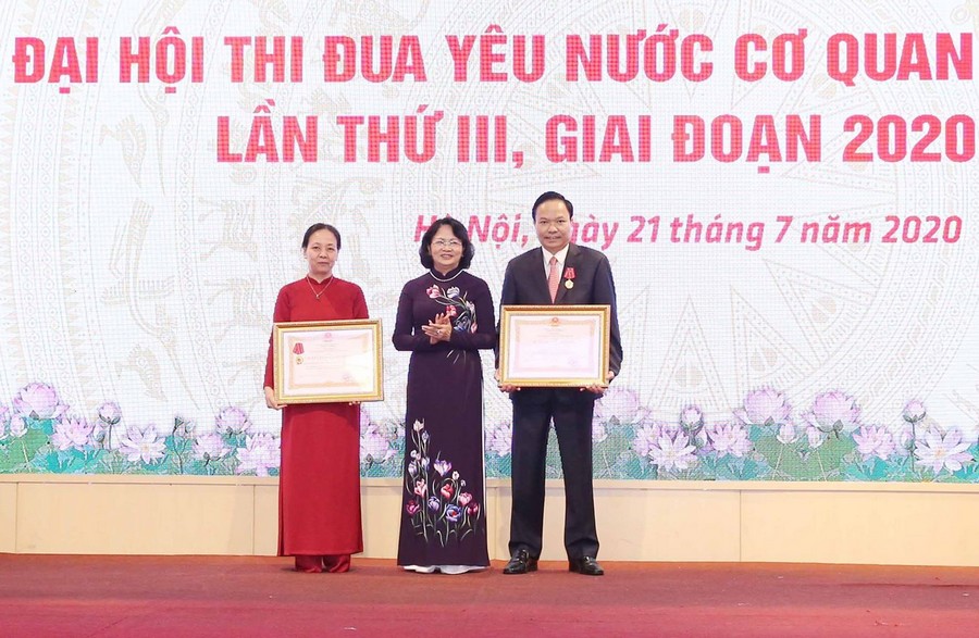 Phải thực sự là tấm gương gương mẫu trong phong trào thi đua yêu nước
