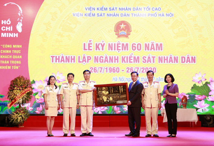 Xây dựng cán bộ Kiểm sát Thủ đô vững về chính trị, giỏi về chuyên môn