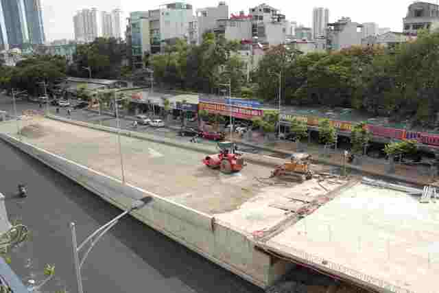 Cầu vượt Hoàng Quốc Việt – Nguyễn Văn Huyên sắp thông xe