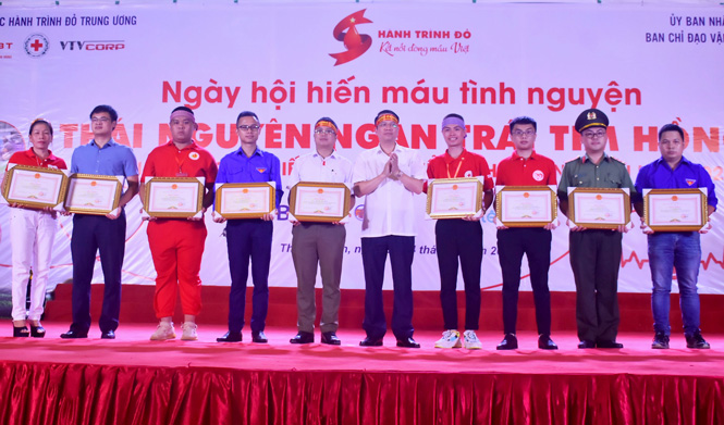 Khai mạc ngày hội “Thái Nguyên – ngàn trái tim hồng” lần thứ 6