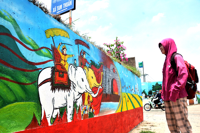 Con đường bích họa dài 2 km, rực rỡ sắc màu tại Hà Nội