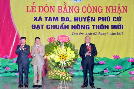 Công nhận 2 huyện đạt chuẩn nông thôn mới