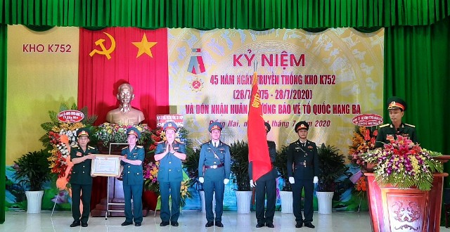 Kho K752 đón nhận Huân chương Bảo vệ Tổ quốc hạng Ba