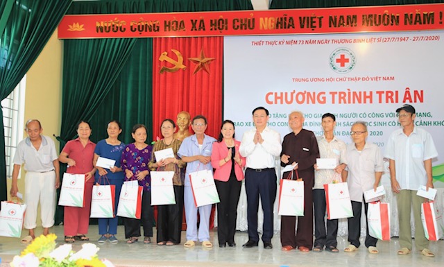 Bí thư Thành ủy Hà Nội thăm thương binh, thân nhân liệt sĩ, người có công huyện Ứng Hòa