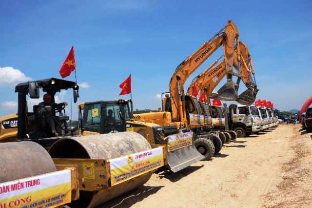 Khởi công dự án đường ven biển kết nối giao thông Hà Tĩnh, Nghệ An, Thanh Hóa