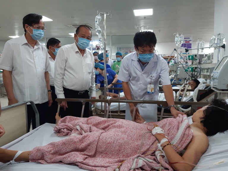 Phó Thủ tướng Thường trực thăm nạn nhân vụ TNGT đặc biệt nghiêm trọng tại Quảng Bình