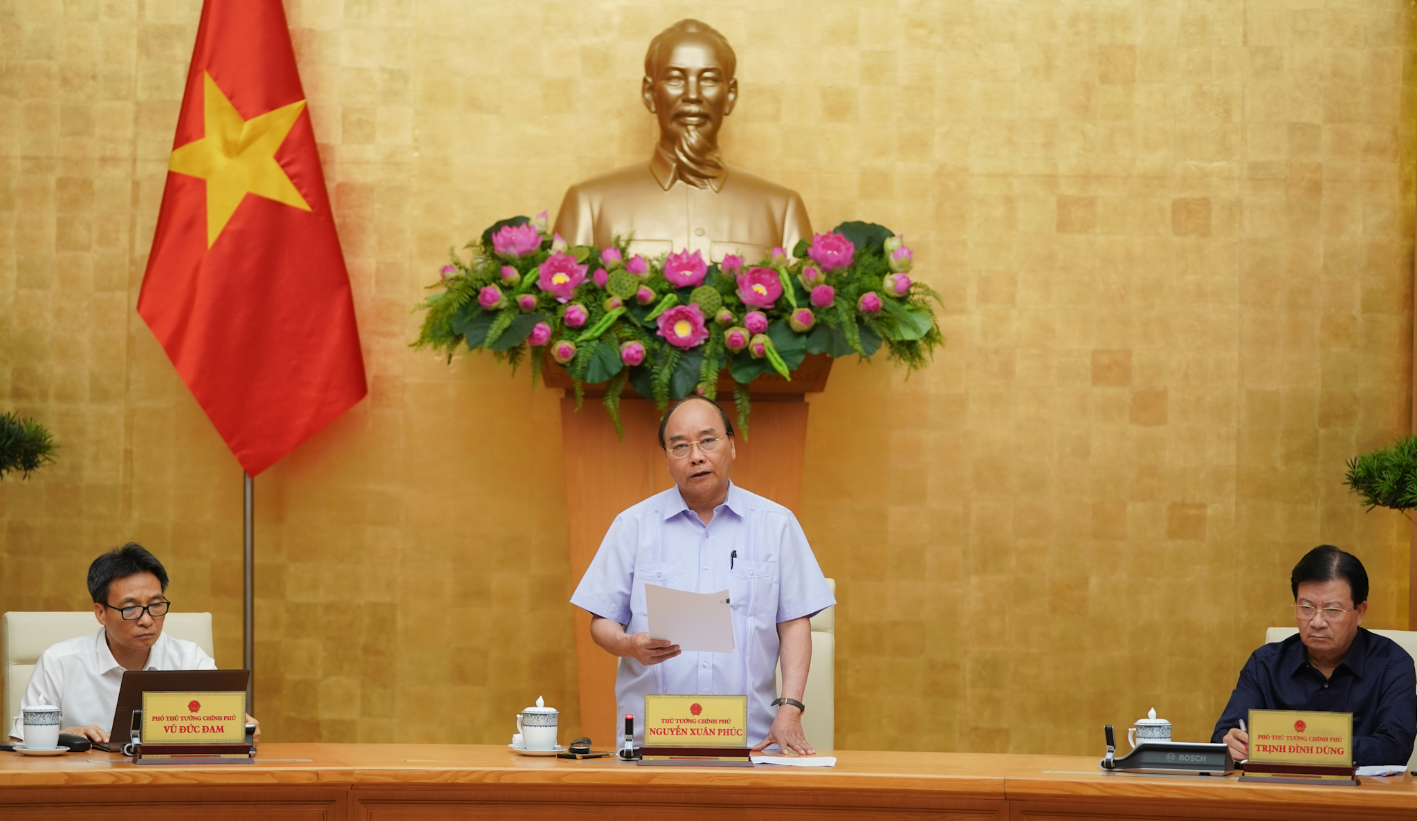 Thủ tướng Nguyễn Xuân Phúc Chủ động chống dịch, không để dịch lây lan, bùng phát