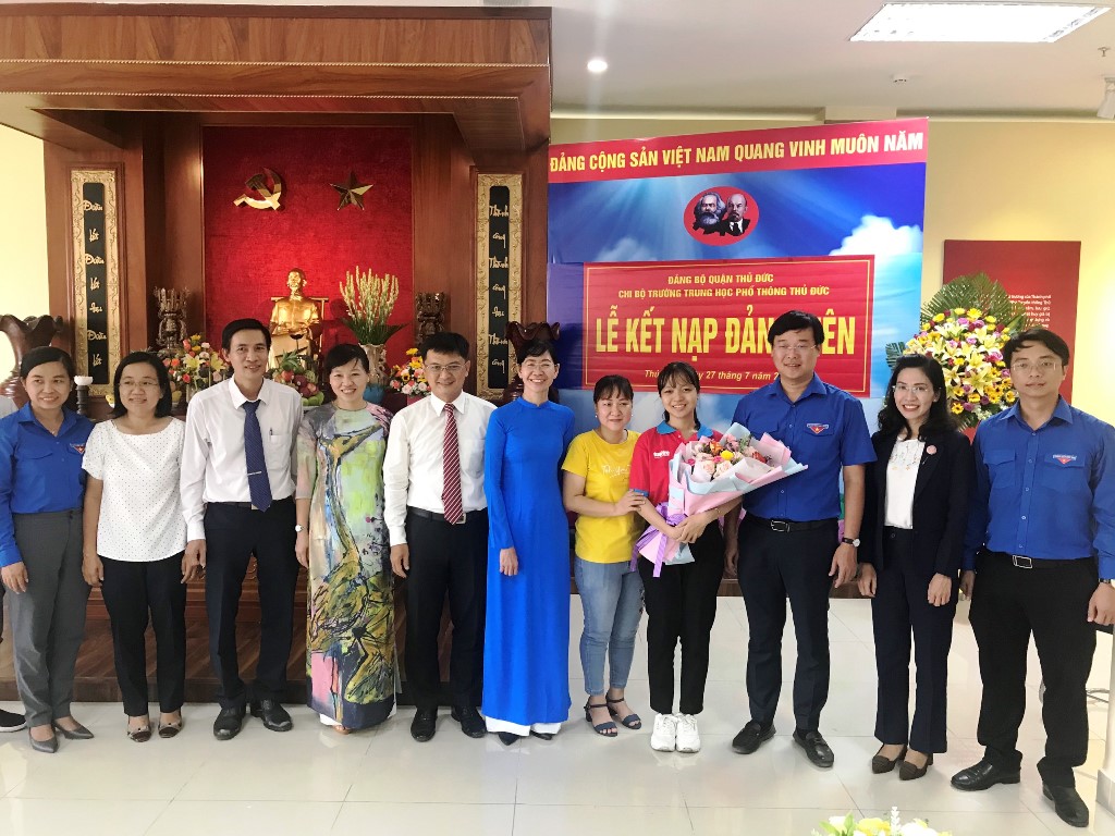 Kết nạp Đảng cho chiến sĩ tình nguyện chiến dịch mùa hè xanh năm 2020
