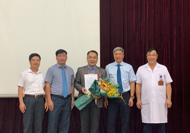 BSCKII Nguyễn Trung Cấp làm Phó Giám đốc Bệnh viện Bệnh Nhiệt đới Trung ương