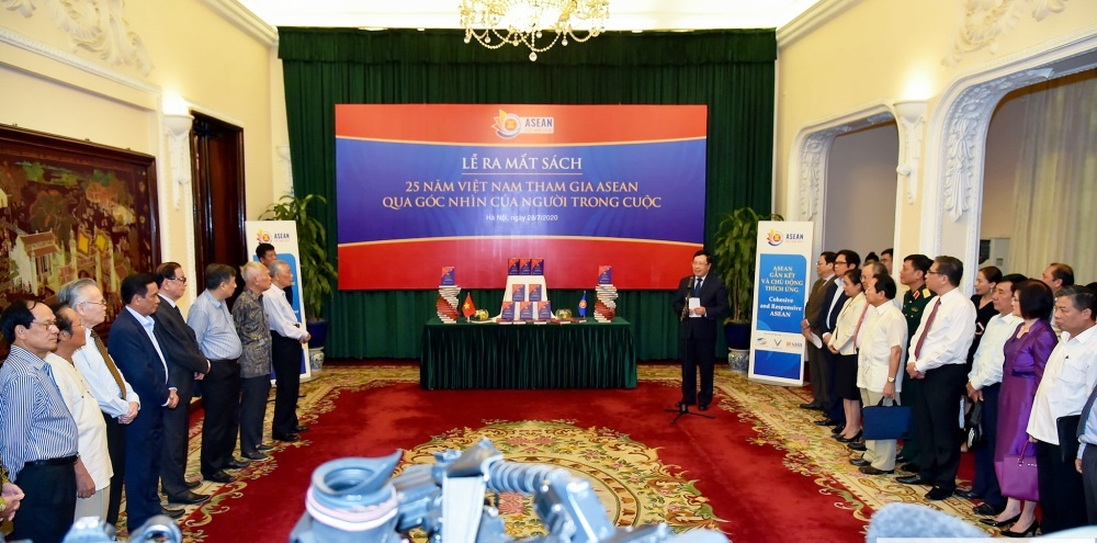 Ra mắt sách về 25 năm Việt Nam tham gia ASEAN