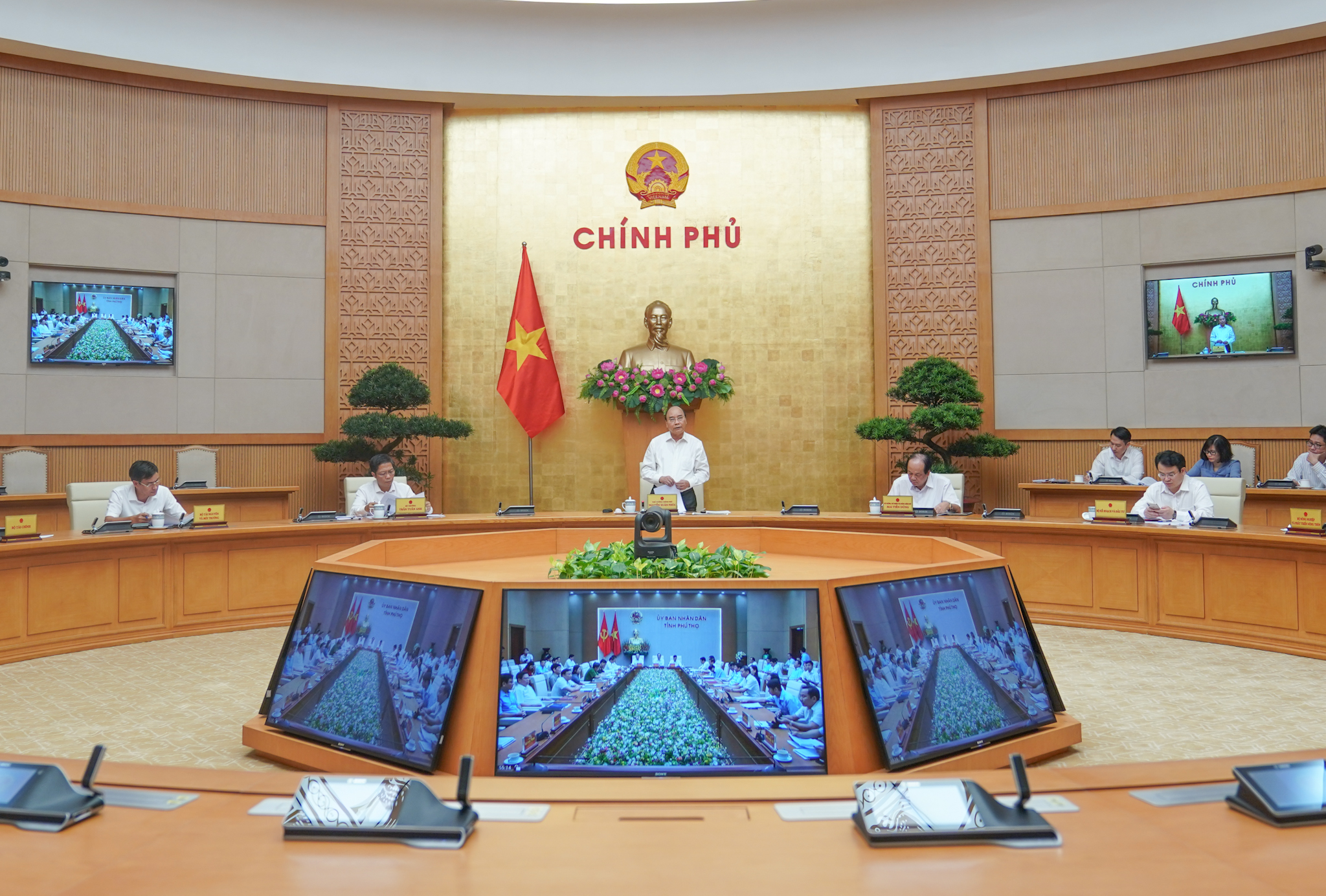 Thủ tướng Nguyễn Xuân Phúc làm việc trực tuyến với lãnh đạo tỉnh Phú Thọ
