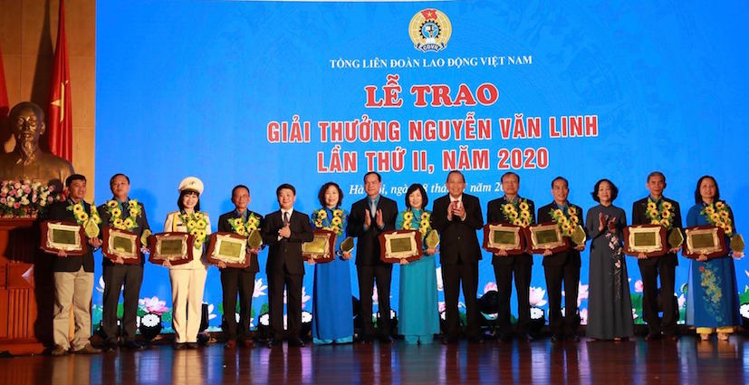 Trao giải thưởng Nguyễn Văn Linh cho 10 cán bộ công đoàn